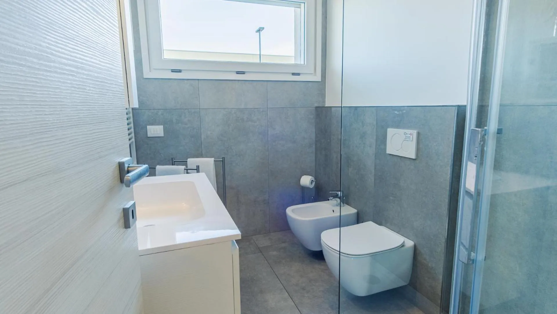 Garda Hideaway - Italian Homing Apartment Peschiera del Garda Italy