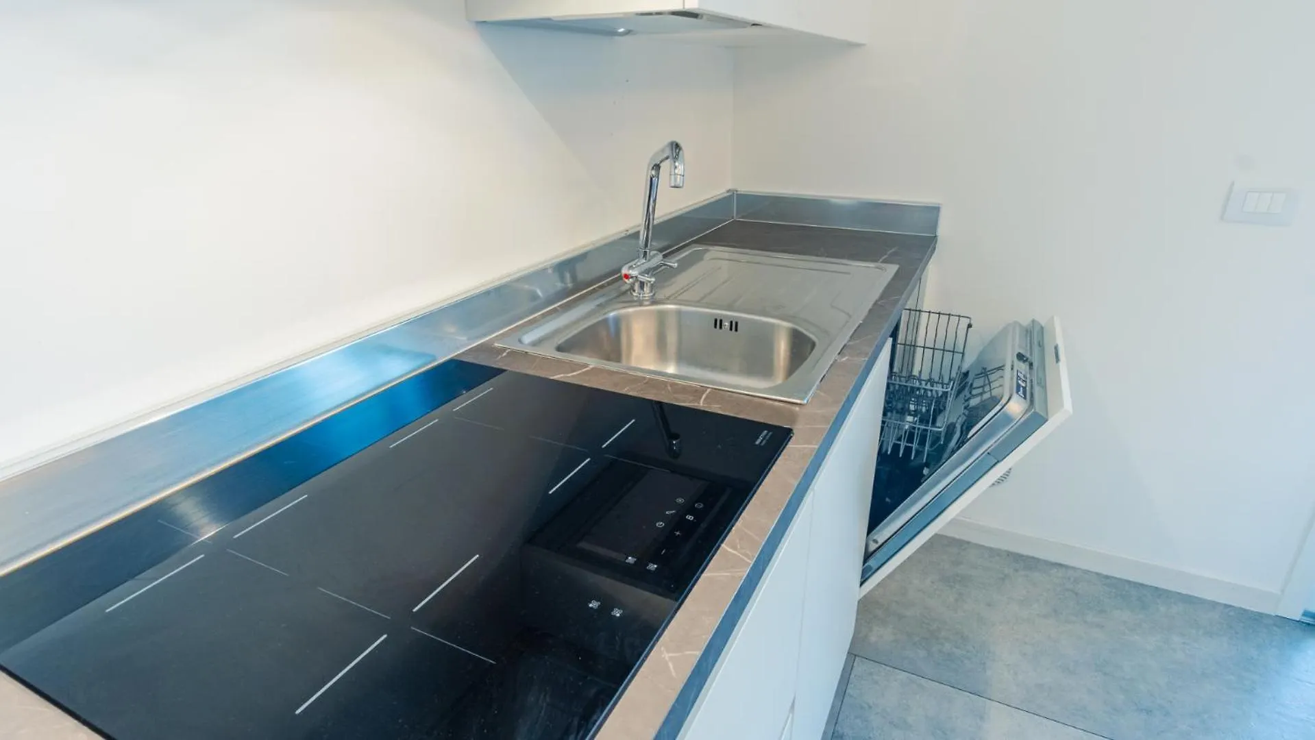 Garda Hideaway - Italian Homing Apartment Peschiera del Garda